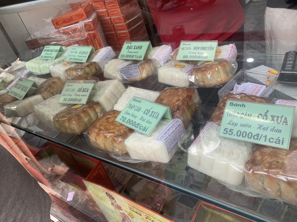 Giá bánh Trung Thu của thương hiệu truyền thống nổi tiếng Hà Nội năm nay được nhận định tăng nhẹ. Ảnh: MH