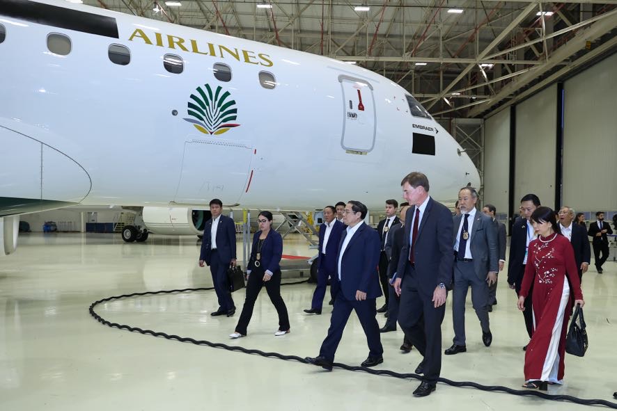 Thủ tướng Phạm Minh Chính vừa ghé thăm Tập đoàn hàng không toàn cầu Embraer. Ảnh: VGP