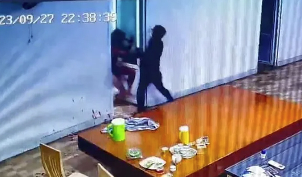 Công an tỉnh Lâm Đồng đang điều tra vụ án giết người xảy ra tại quán ăn gia đình mang tên 'Tình Bạn'.