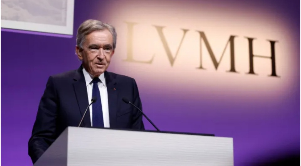 Bernard Arnault, Chủ tịch kiêm Giám đốc điều hành của LVMH Moet Hennessy Louis Vuitton, tham dự cuộc họp báo trình bày kết quả thường niên năm 2022 của LVMH tại Paris, Pháp, ngày 26 tháng 1 năm 2023. Ảnh Gonzalo Fuentes | Reuters