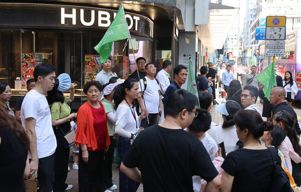 Khoảng 122.877 du khách đã đến Hong Kong trong ngày đầu tiên của kỳ nghỉ lễ. (Ảnh: Yik Yeung - man)