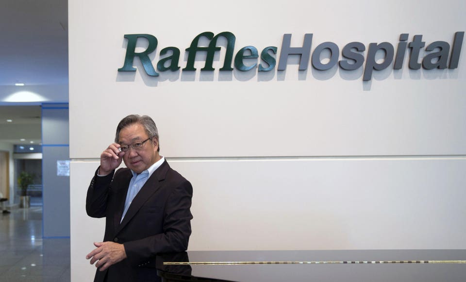 Loo Choon Yong tại Bệnh viện Raffles ở Singapore. Ảnh BLOOMBERG