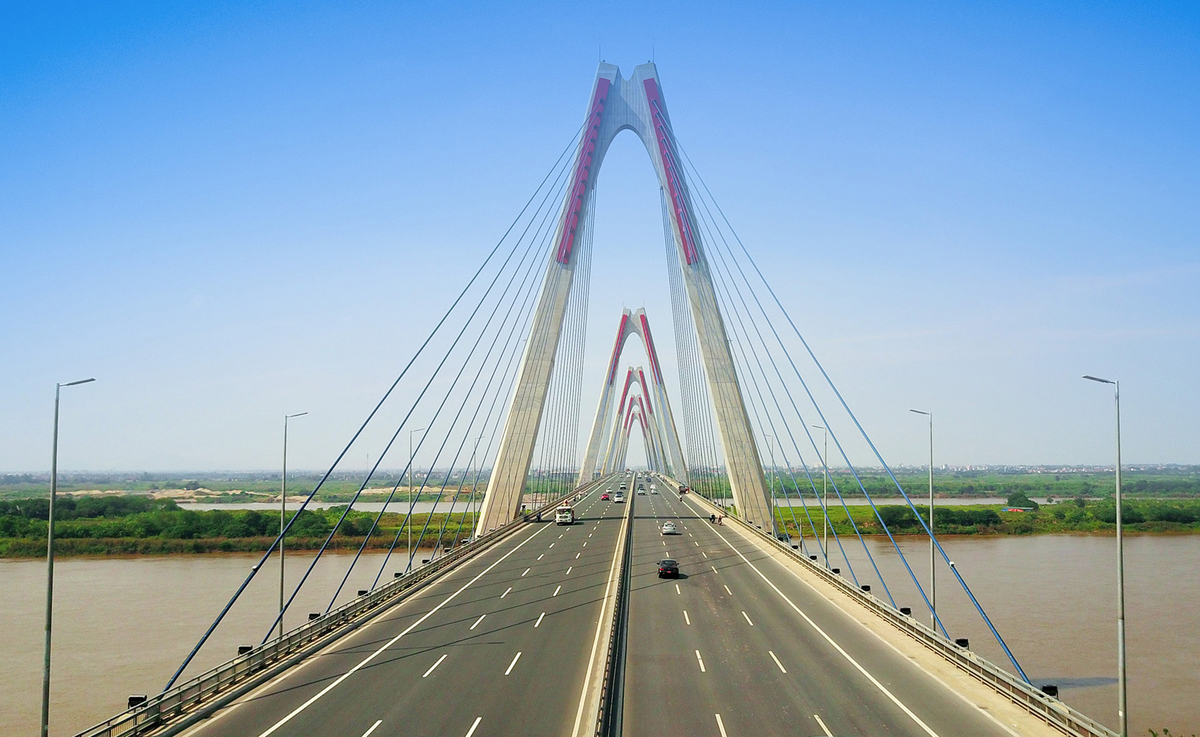 Các cây cầu vượt sông góp phần kết nối giao thông liên vùng, thúc đẩy phát triển kinh tế. (Ảnh: TCE).