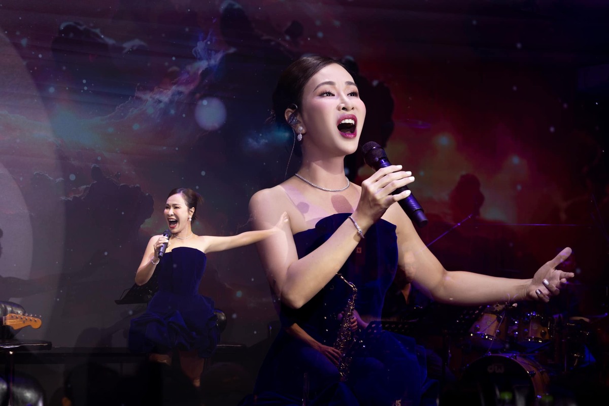 Uyên Linh là nữ ca sĩ sở hữu chất giọng nội lực (Ảnh: FBNV)