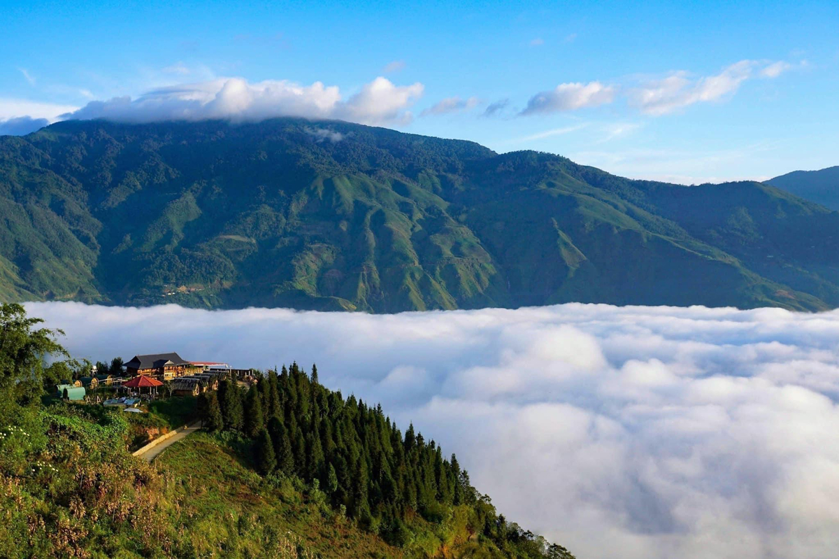 Tà Xùa là một trong những địa điểm 'săn mây' nổi tiếng nhất nhì trong giới trẻ. (Ảnh: H.C.).N
