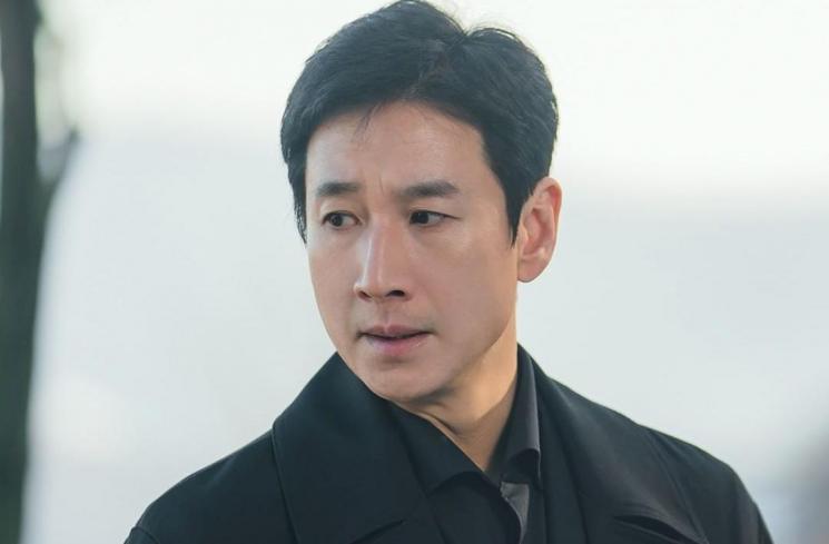 Lee Sun Kyun từng có sự nghiệp lẫy lừng trước khi vướng bê bối và chọn cách ra đi cực đoan.