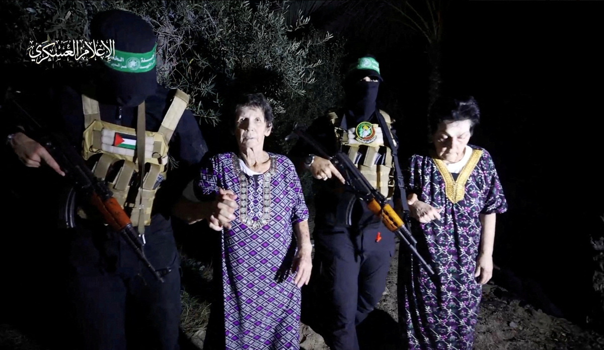Lực lượng Hamas đã thả bà Yocheved Lifshitz (85 tuổi) và Nurit Cooper (79 tuổi) vào đêm 23/10.