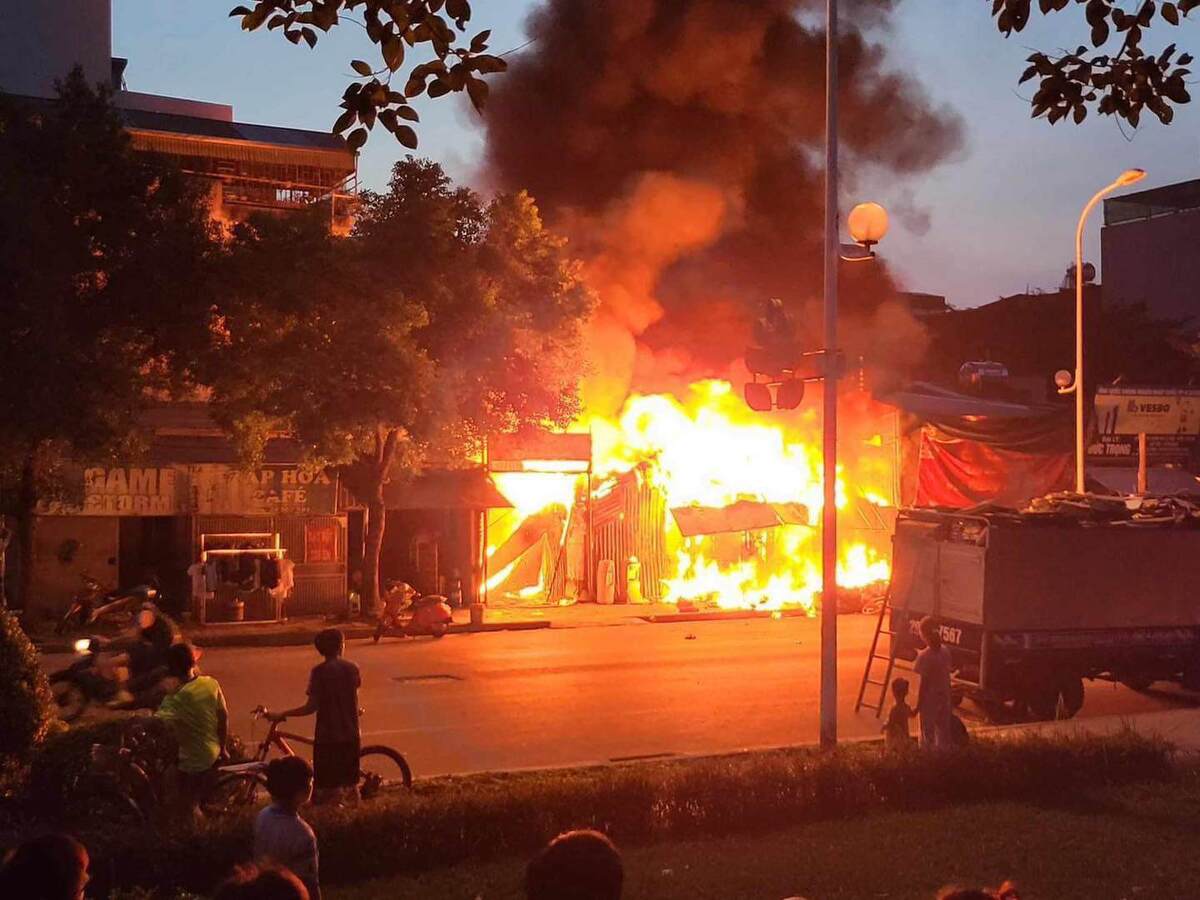 Vào hoảng 17h40 ngày 26/10, một vụ hỏa hoạn xảy ra tại ngôi nhà cấp 4 khu vực đường vào đường mới Hồng Hà, xã Tứ Hiệp (huyện Thanh Trì, Hà Nội).