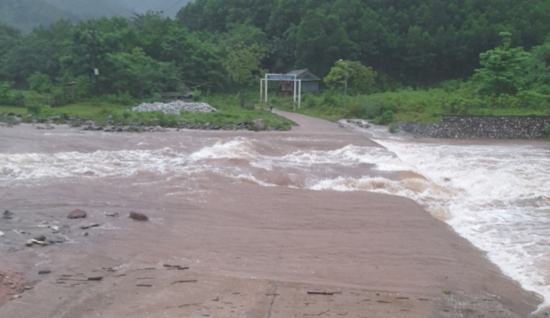 Ngập lụt gây chia cắt cục bộ một số thôn, bản ở các xã biên giới Quảng Bình. (Ảnh: CAND)