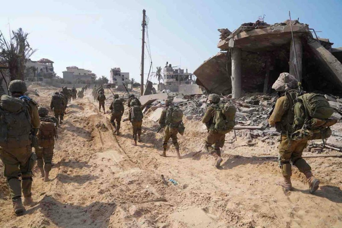 Quân đội Israel bao vây thành phố Gaza, chia cắt lãnh thổ phía Bắc và phía Nam.