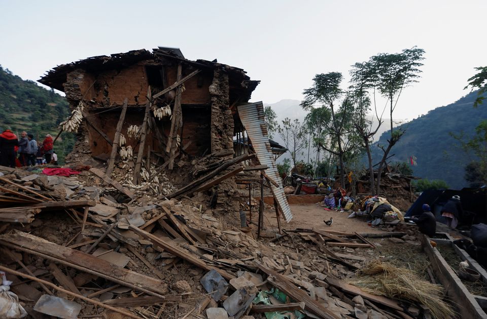 Một ngôi nhà khác trở thành đống đổ nát sau trận động đất. (Ảnh: Reuters)