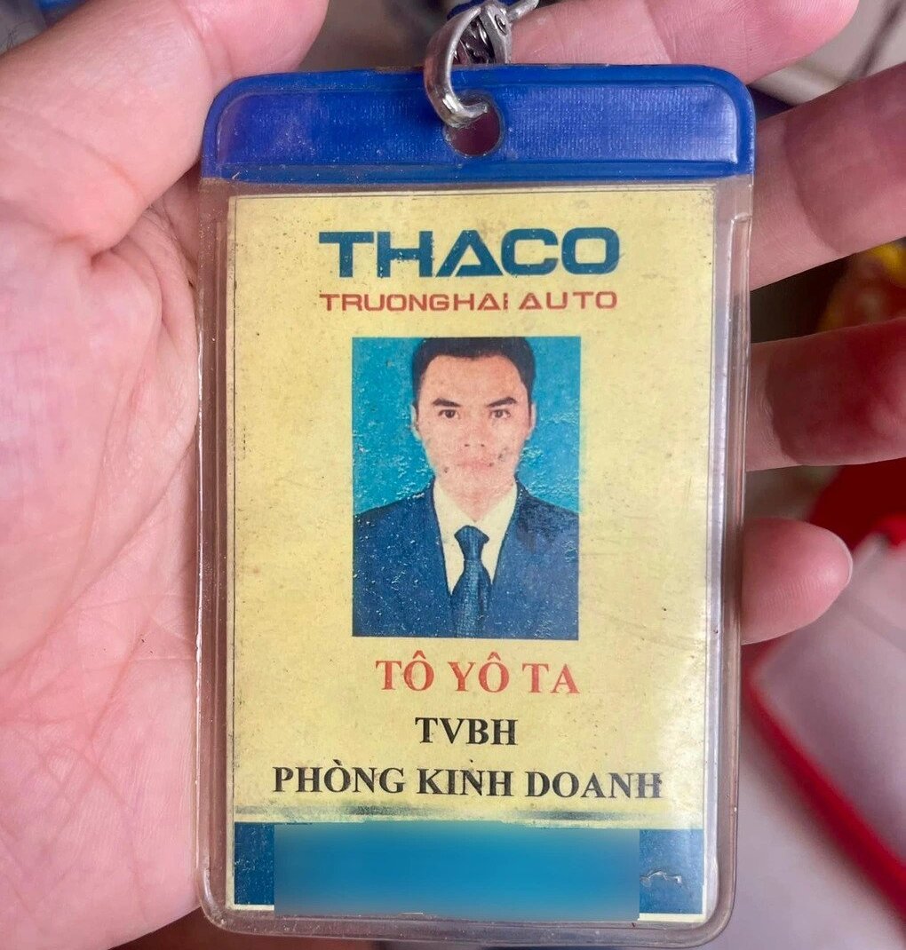 Ảnh thẻ nhân viên tư vấn bán hàng gần 10 năm trước của anh Tô Yô Ta. (Ảnh: N.V.C.C)