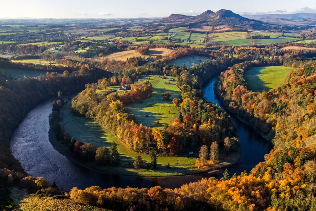 Khung cảnh sông Tweed và đồi Eildon nhìn từ Scott's View - một trong những điểm ngắm cảnh yêu thích của nhà sử học và tiểu thuyết gia  Walter Scott ở Melrose (Vương quốc Anh). (Ảnh: Jane Barlow/PA)