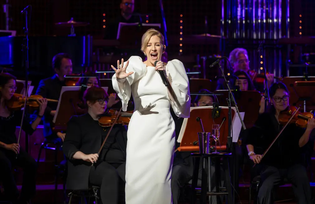Ellie Goulding biểu diễn cùng Dàn nhạc Giao hưởng San Francisco tại Nhà hát Giao hưởng Louise M Davies (California, Mỹ). (Ảnh: Steve Jennings/Getty Images)