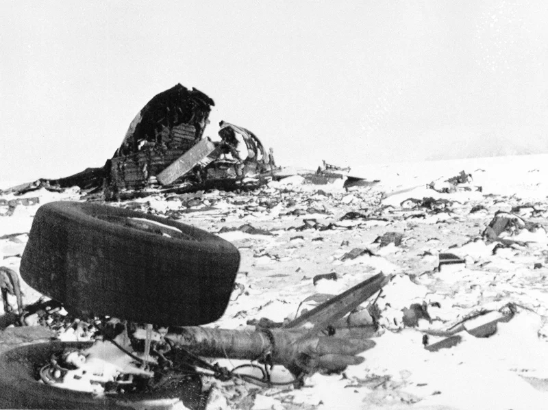 Vụ tai nạn của chuyến bay TE901 đâm vào vách núi Erebus ngày 28/11/1979. (Ảnh: AP)
