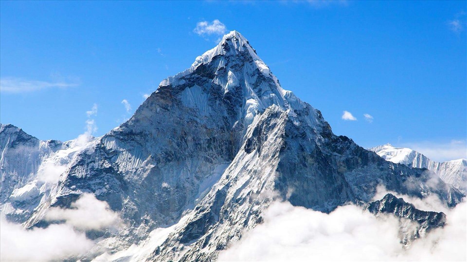 Trung Quốc và Nepal đã cùng công bố độ cao của đỉnh Everest là 8.848,86 mét.