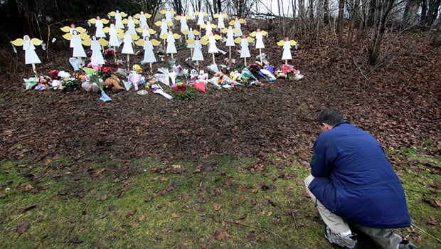 Tưởng niệm các nạn nhân thiệt mạng trong vụ thảm sát trường tiểu học Sandy Hook.