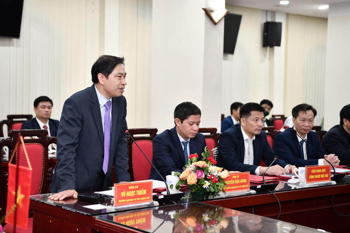Thiếu tướng Vũ Ngọc Thiềm - Trưởng ban Ban Cơ yếu Chính phủ phát biểu tại lễ ký kết.