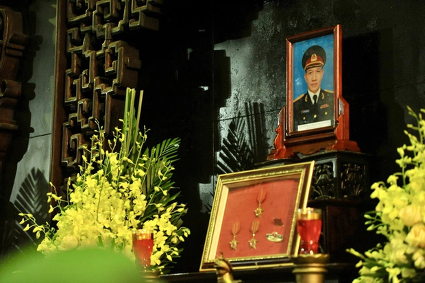 Bức ảnh nhạc sĩ Xuân Phương mặc quân phục được chọn làm di ảnh
