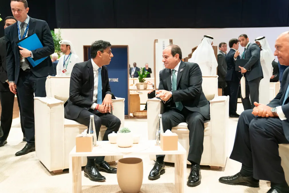 Thủ tướng Anh Rishi Sunak với Tổng thống Ai Cập Abdel Fatah al - Sisi trong cuộc gặp song phương tại Hội nghị thượng đỉnh về khí hậu của Liên Hợp Quốc Cop28 ở Dubai (UAE). (Ảnh: Stefan Rousseau/PA)