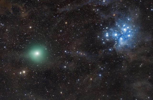 Sao chổi 46P/Wirtanen trên bầu trời trái đất trong một lần tiếp cận trước đó, có thể nhìn dễ dàng bằng mắt thường. (Ảnh: Đại học Arizona)
