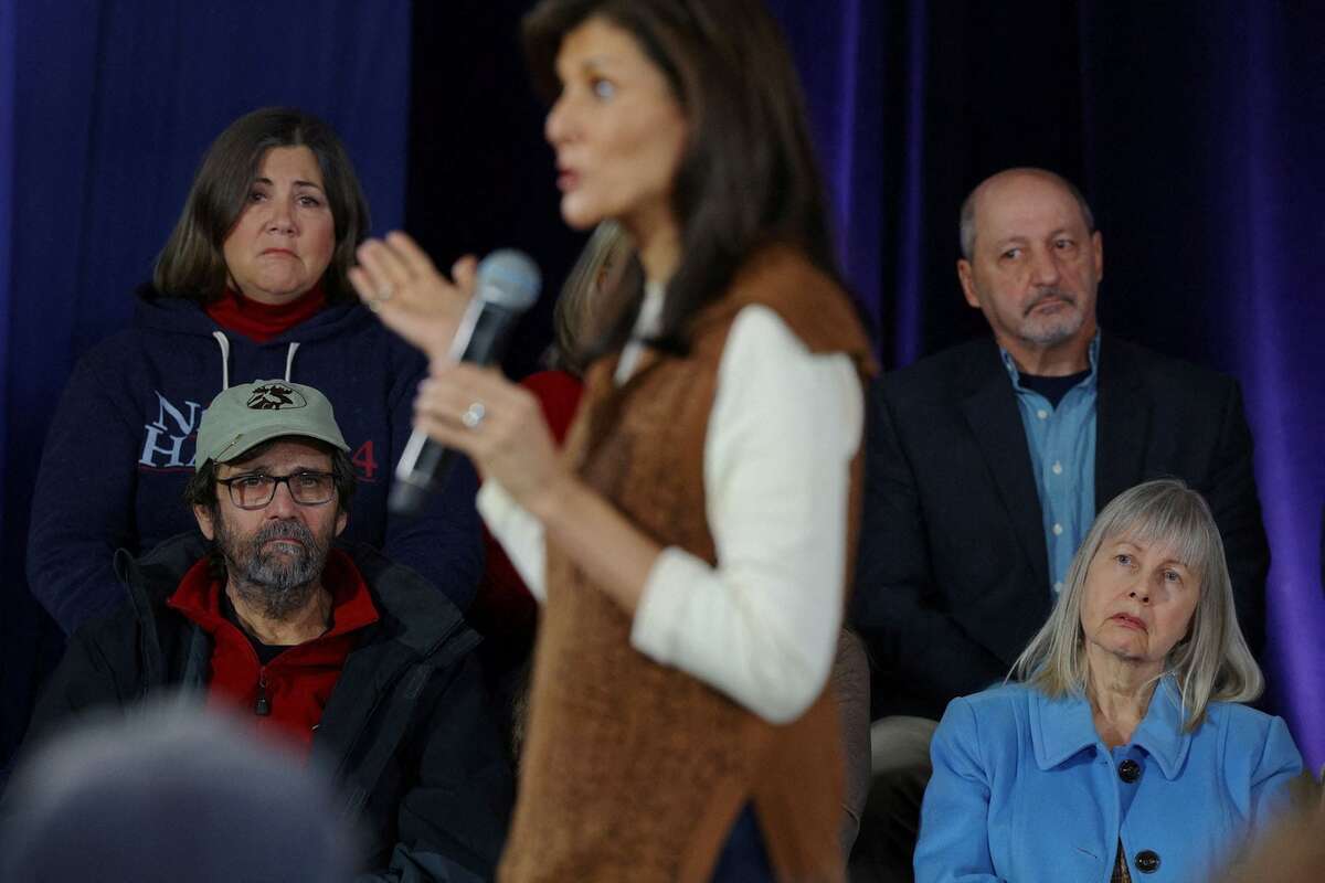 Ứng cử viên tổng thống Nikki Haley phát biểu tại tòa thị chính ở Atkinson (New Hampshire, Mỹ). (Ảnh:  REUTERS/Brian Snyder)