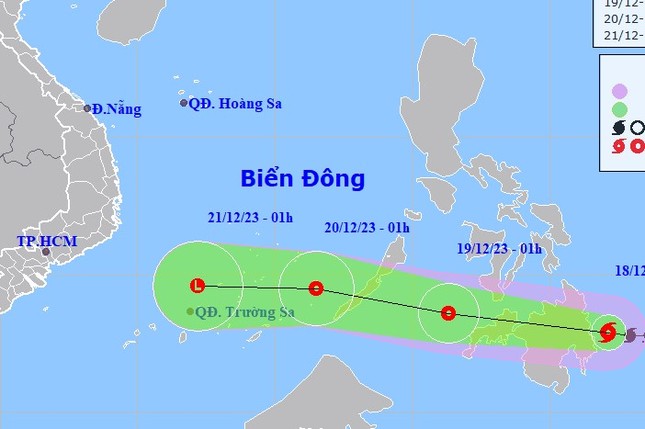 Dự báo đường đi của cơn bão hoạt động ở vùng biển Philippines đang hướng vào Biển Đông. (Ảnh: NCHMF)    
