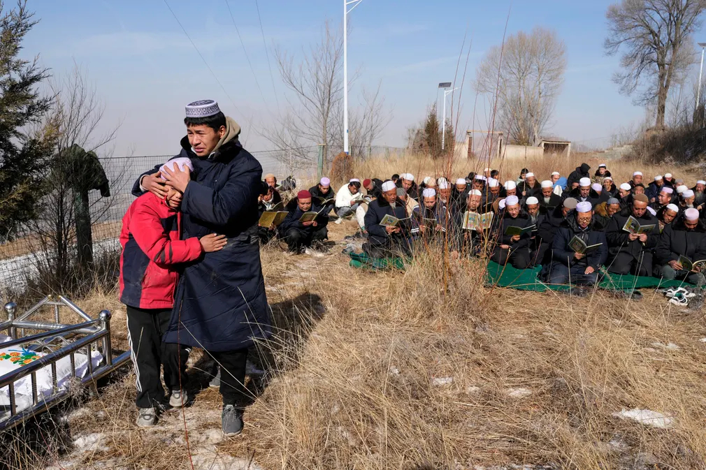 Đám tang một nạn nhân thiệt mạng trong trận động đất ở Trung Quốc. (Ảnh: Ng Han Guan/AP)