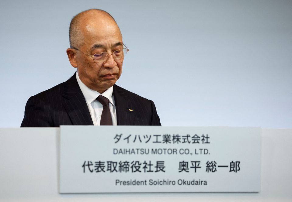 Chủ tịch Daihatsu Soichiro Okudaira tại cuộc họp báo ở Tokyo ngày 20/12. (Ảnh: Reuters)