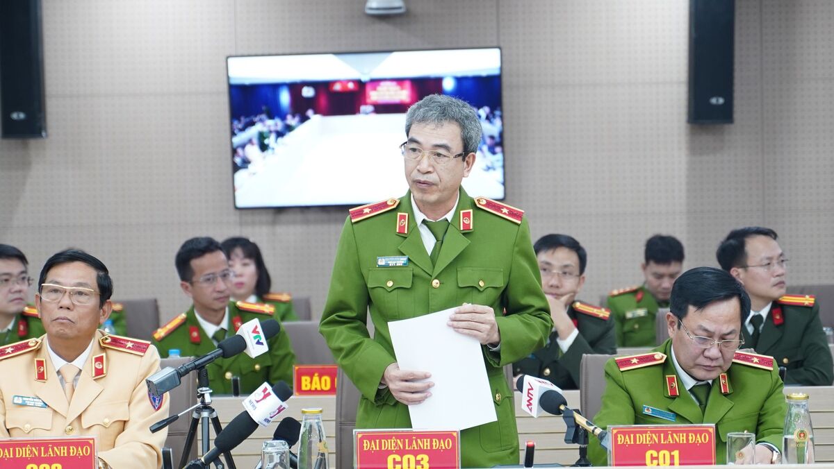 Thiếu tướng Nguyễn Văn Thành thông tin tại buổi họp báo.