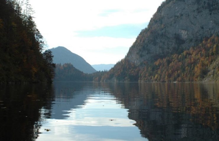 Đáy hồ Toplitzsee được cho là nơi cất giấu kho báu khổng lồ của Đức Quốc xã.