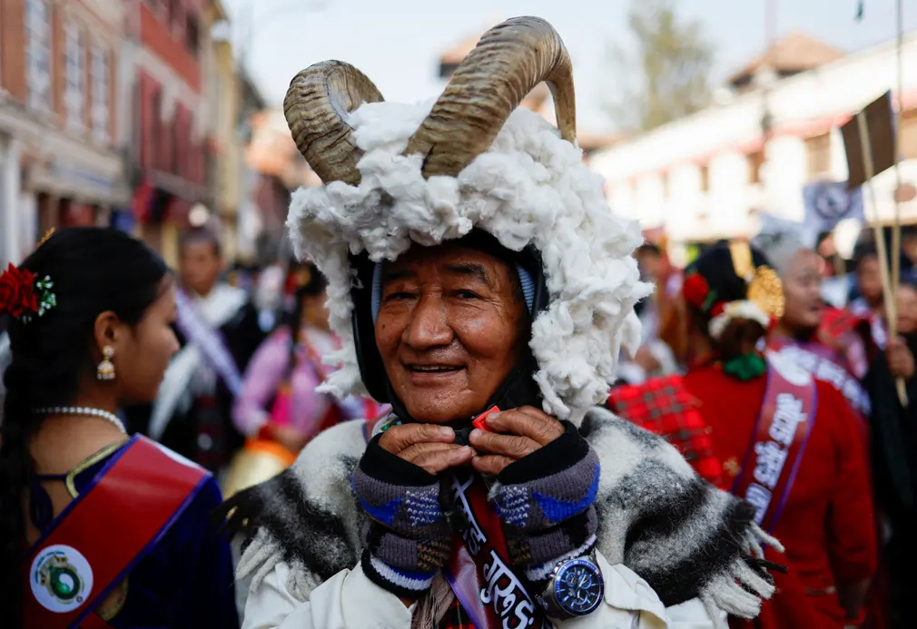Người đàn ông tham gia lễ đón năm mới Tamu Lhosar ở Kathmandu (Nepal). (Ảnh: Navesh Chitrakar/Reuters)  