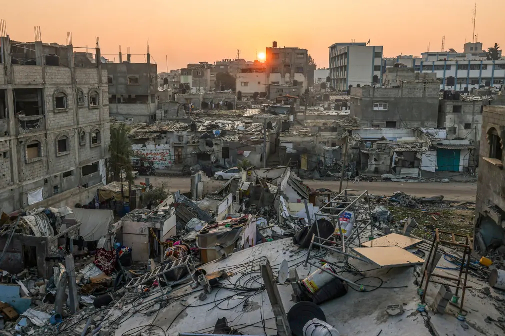 Khung cảnh hoang tàn ở trại tị nạn Rafah (phía Nam Dải Gaza) sau những cuộc tấn công của Israel. (Ảnh: AFP/Getty Images)