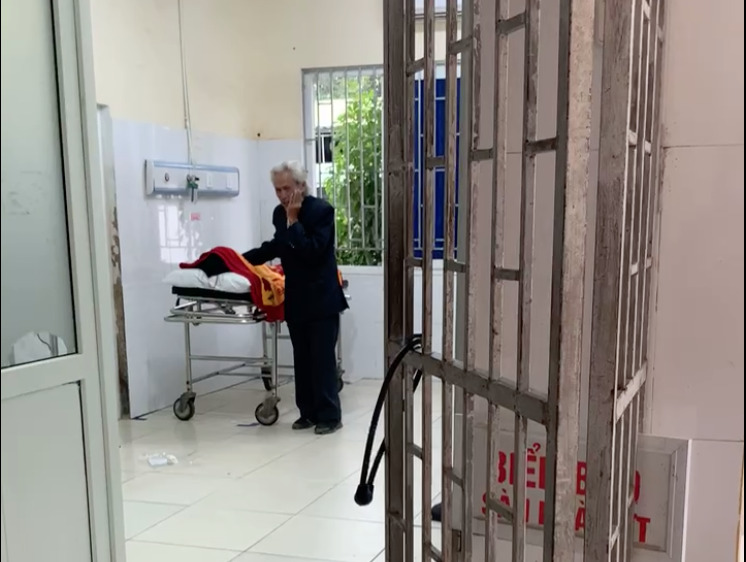 Cháu N.M.P. tử vong sau khi truyền dịch tại Trung tâm Y tế huyện Anh Sơn. (Ảnh cắt từ clip)