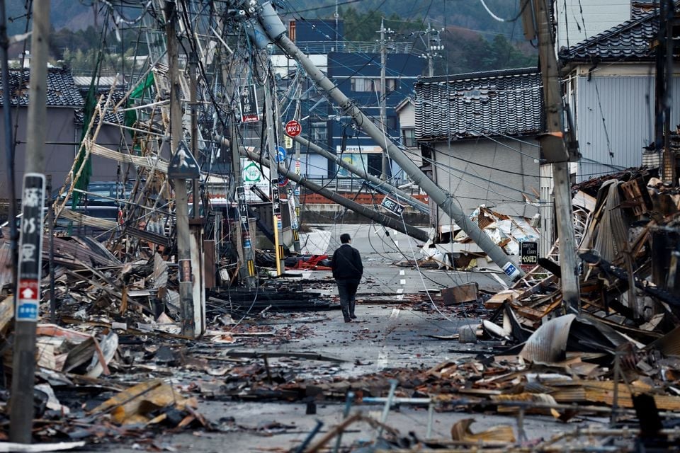 Hiện lực lượng cứu hộ vẫn đang tiếp tục chạy đua với thời gian để tìm kiếm những người sống sót trong trận động đất kinh hoàng.