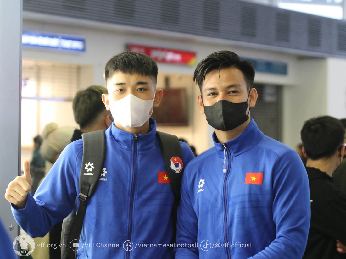 Tiền đạo trẻ Nguyễn Đình Bắc (trái) và hậu vệ đa năng Hồ Tấn Tài được kỳ vọng sẽ tỏa sáng khi đang có phong độ cao tại giải quốc nội. (Ảnh: VFF)