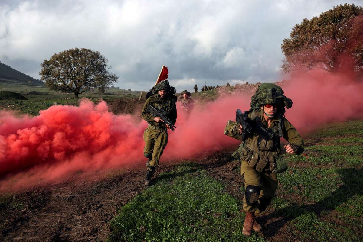 Binh sĩ Israel tham gia một cuộc tập trận tại Cao nguyên Golan. (Ảnh: REUTERS/Ronen Zvulun)