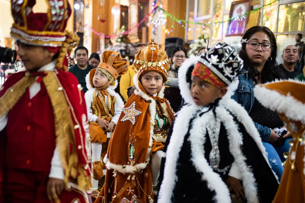 Trẻ em tham gia lễ diễu hành truyền thống Three Wise Men ở Miahuatlan (Mexico). (Ảnh: Hector AD Quintanar/Getty Images)