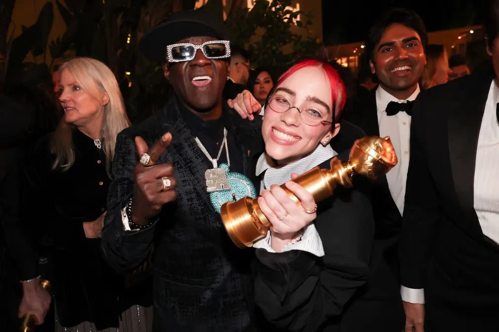 Rapper Flavor Flav và ca sĩ Billie Eilish ăn mừng sau lễ trao giải Quả cầu vàng tại khách sạn Beverly Hilton (California, Mỹ). (Ảnh: Christopher Polk/Billboard/Getty Images)