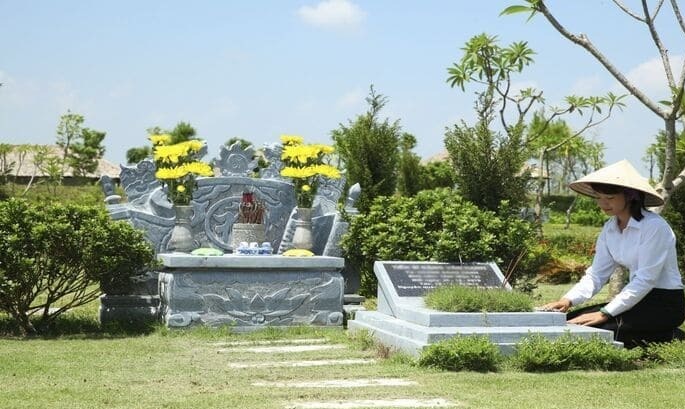 Từ 20 tháng Chạp cho tới chiều ngày 30 Tết, các gia đình Việt Nam sẽ thường sắp xếp thời gian để đi tảo mộ. (Ảnh minh họa)