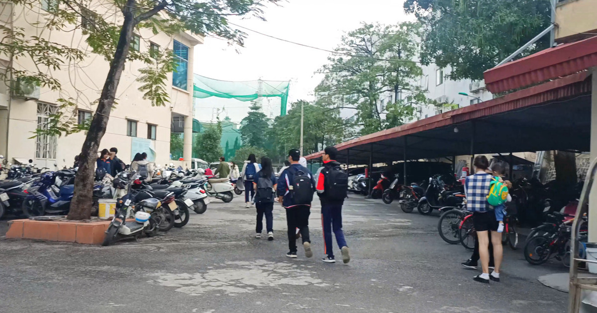 Bên trong một bãi giữ xe gần một trường cấp 2 trên địa bàn quận Cầu Giấy, TP Hà Nội. (Ảnh: Hoài Phương)