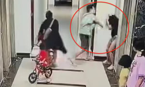 Dửng dưng nhìn phụ nữ bị đánh ở chung cư: Vô cảm cũng là đồng lõa