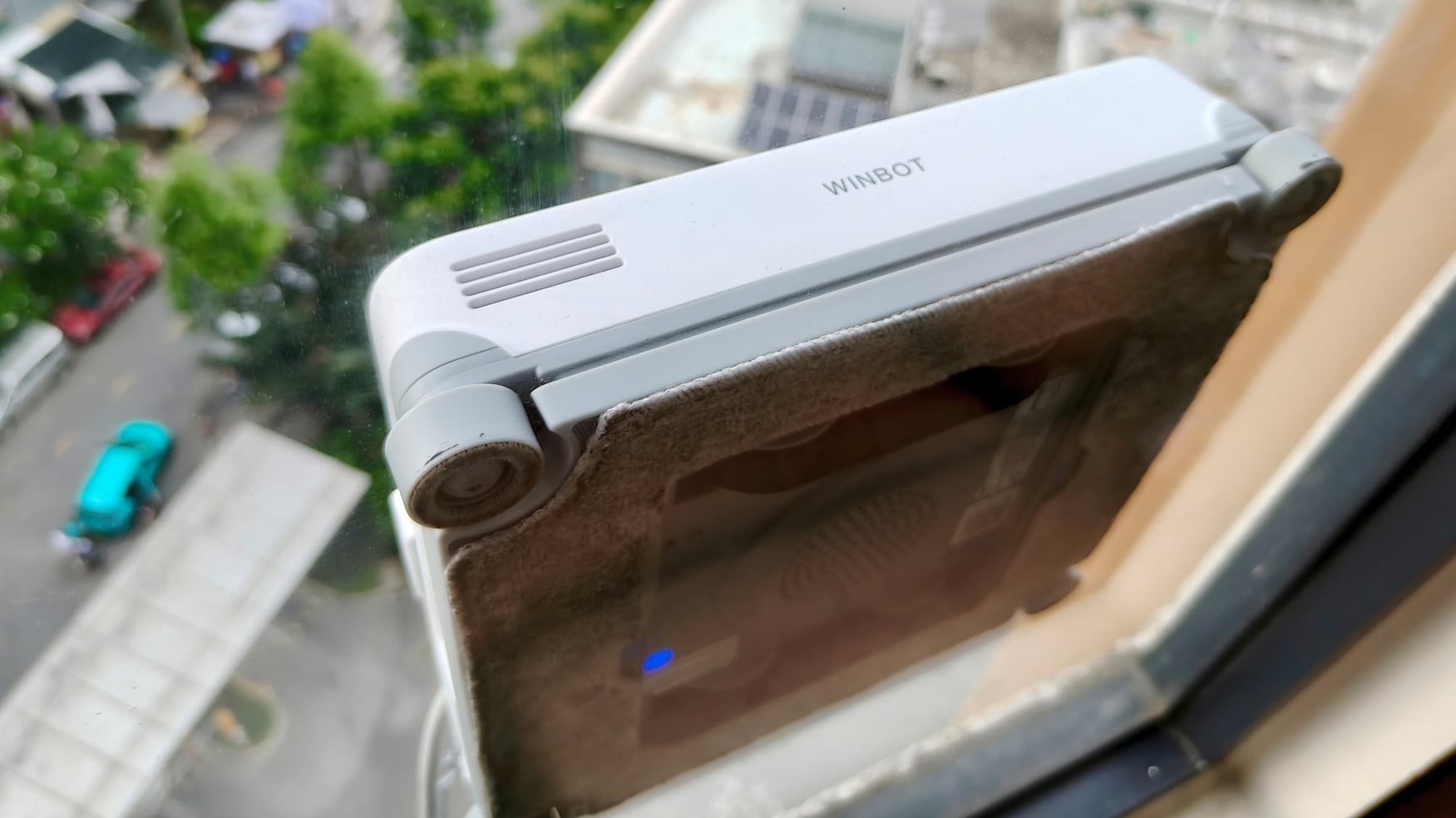 Trải nghiệm Ecovacs Winbot Mini 2: Trợ lý lau kính thú vị cho căn hộ chung cư