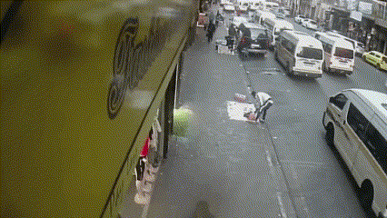 Video: Nổ lớn 'xé toạc' đường phố, ô tô bị 'hất bay' lên không trung