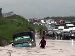 Cao tốc Dầu Giây – Phan Thiết ngập gần 1 mét, giao thông ùn tắc nghiêm trọng