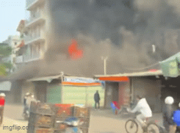 Hà Nội: Cháy khu lán tạm gần chợ nông sản, 6 ki ốt chứa hàng hóa bị thiêu rụi