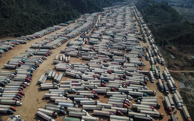 Hàng nghìn xe chở nông sản ùn tắc tại cửa khẩu Tân Thanh, Lạng Sơn. Ảnh thực tế