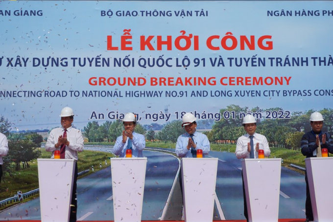 Chủ tịch nước Nguyễn Xuân Phúc tham dự buổi lễ khởi công