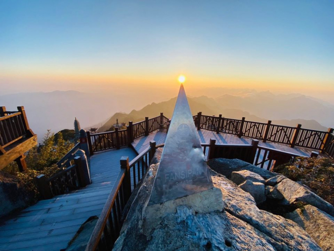 Quang cảnh châu u kỳ thú do sương muối phủ trắng đỉnh Fansipan tại Sa Pa, Lào Cai | Ảnh: Quyền Anh Tuấn