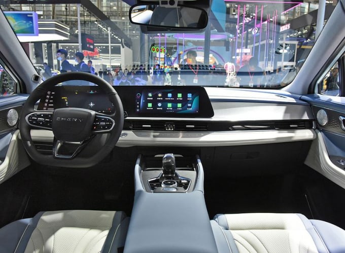 Bảng điều khiển xe của Chery Omoda cùng vô lăng và các tính năng hiện đại | Ảnh: Chinamobil